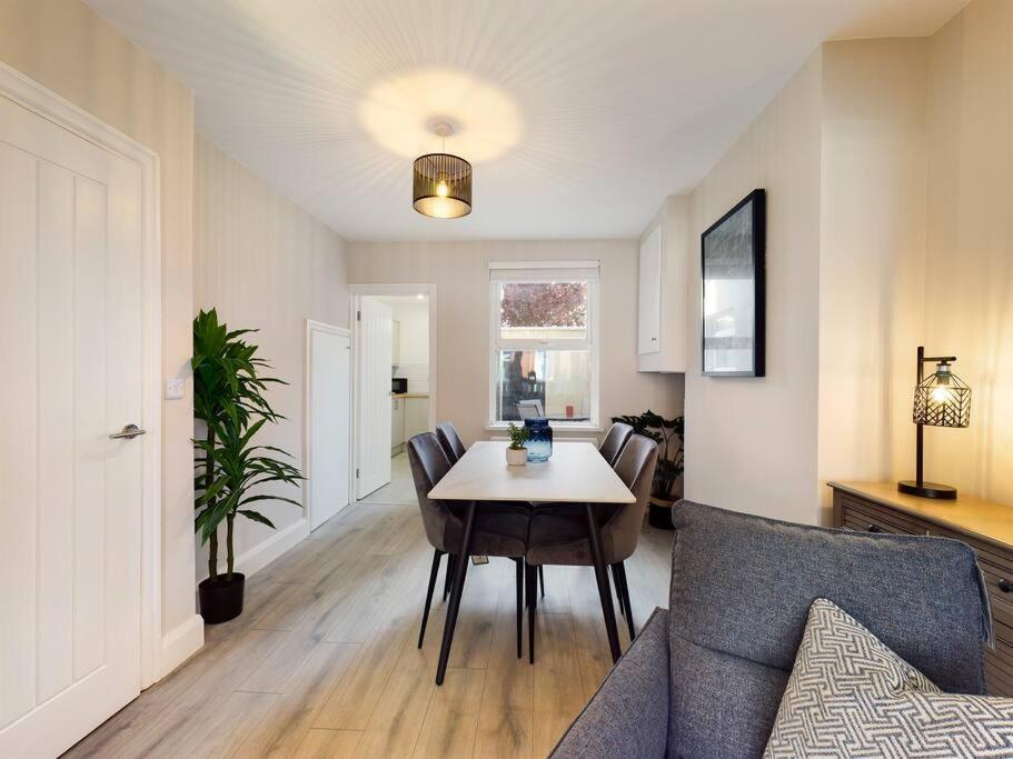 It'S Broadway Baby! Great House Close To City Centre Belfast Exterior foto